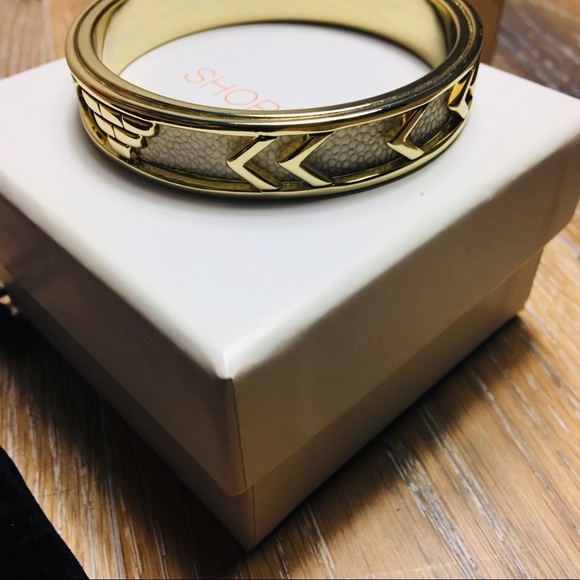 β¬οΈ House of Harlow 1960 Aztec Bangle Bracelet - Picture 2 of 8